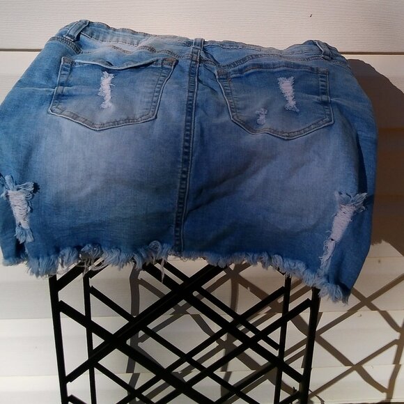 WAX JEAN  SKIRT SIZE LARGE - Picture 3 of 3